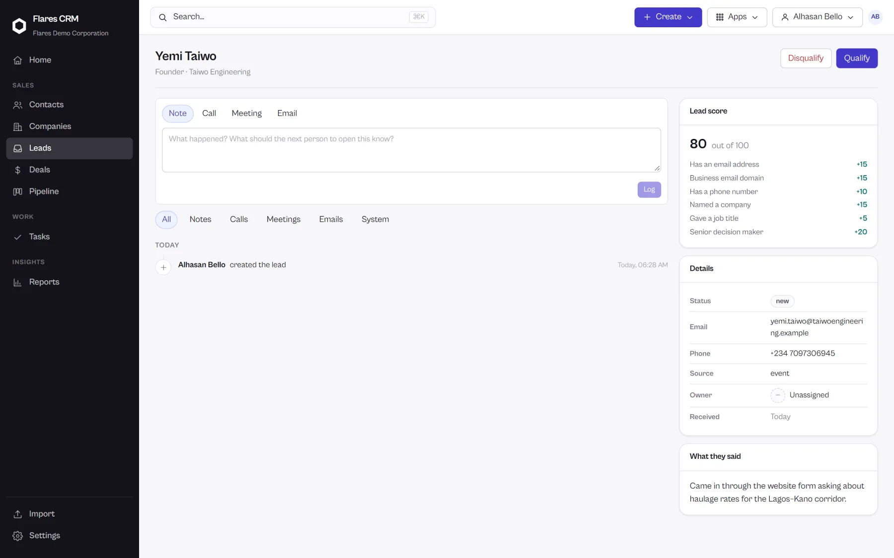 A lead in Flares CRM showing its source, score, owner and the actions to convert or disqualify it.